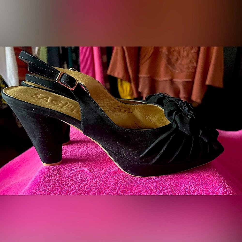 SACHELLE SUEDE SLING BACK HEELS 👠
